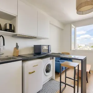 https://splendide-studio-au-cur-du-15e-arr.fr-paris.fr